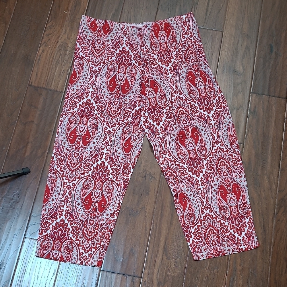 Victoria's Secret Red & White Paisley Print Cropped Pants size Medium